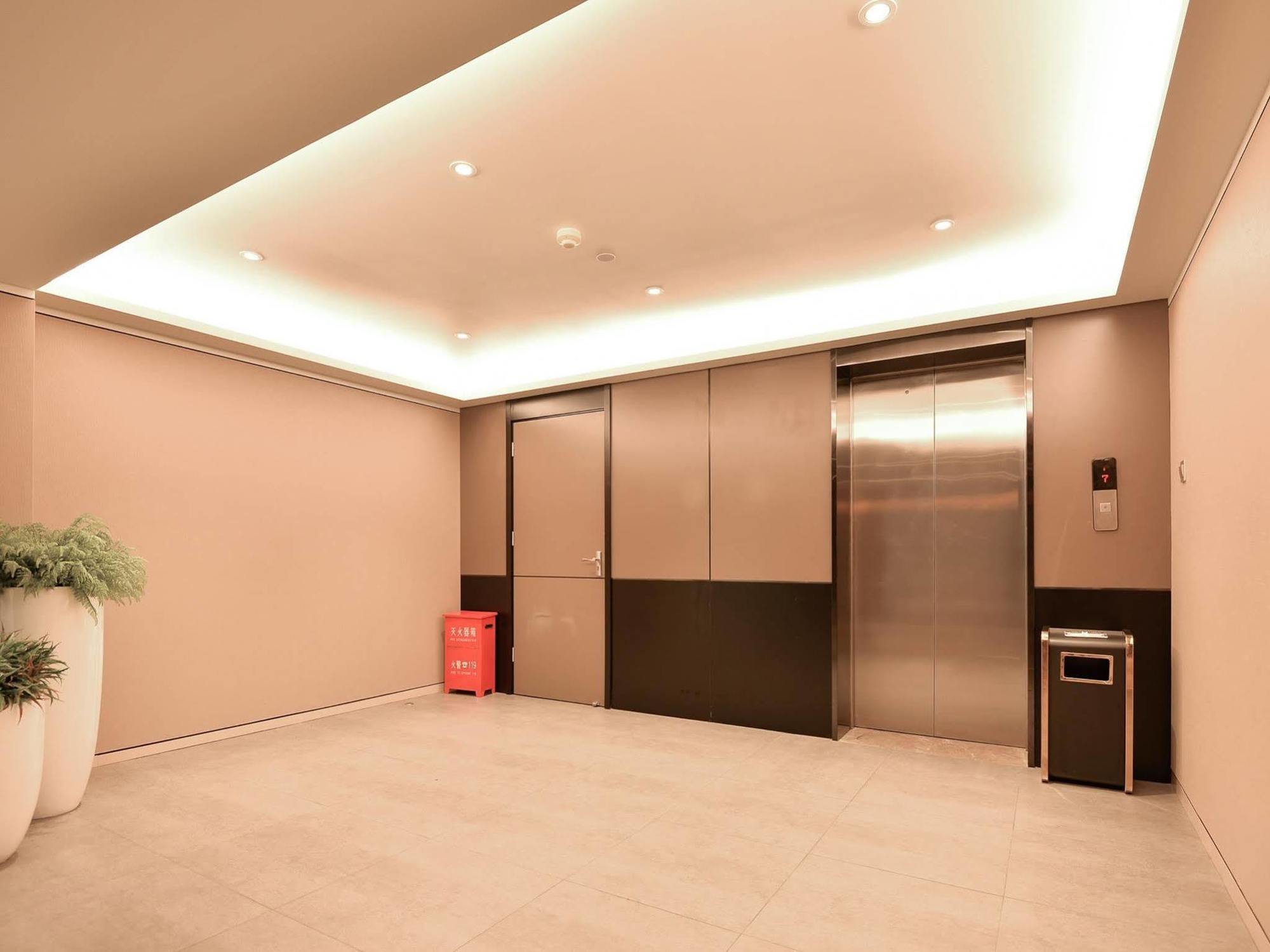 Home Inns Plus Shanghai Xujiahui Branch Eksteriør bilde