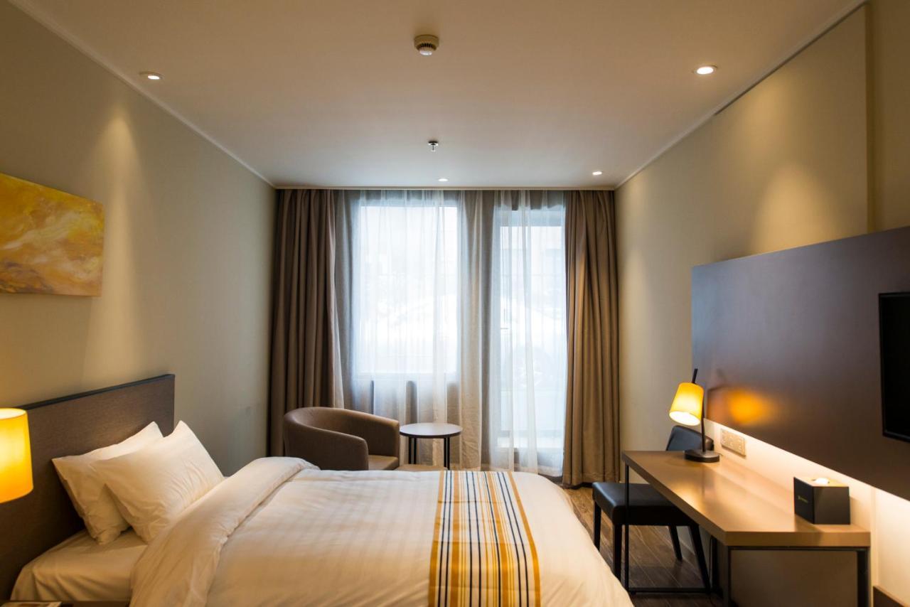 Home Inns Plus Shanghai Xujiahui Branch Eksteriør bilde