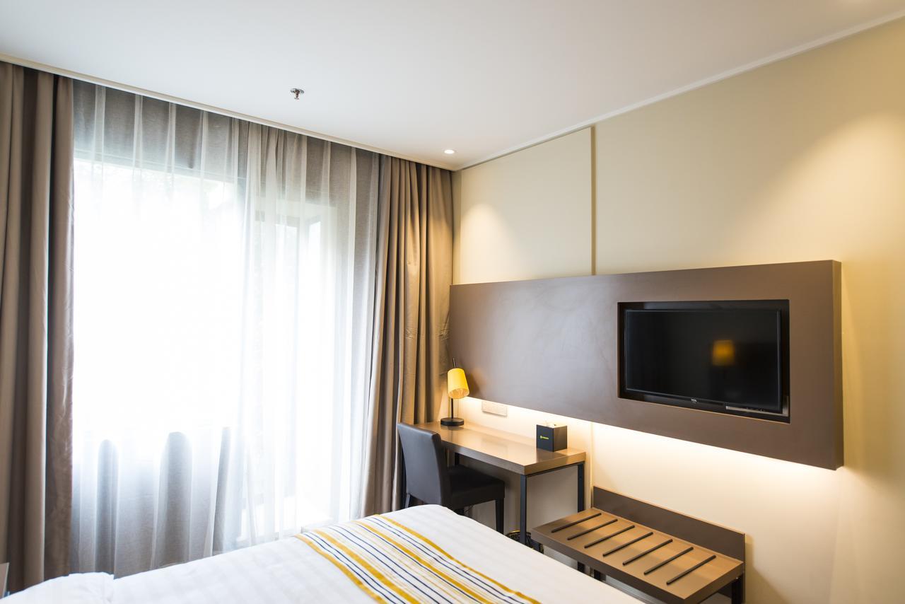 Home Inns Plus Shanghai Xujiahui Branch Eksteriør bilde