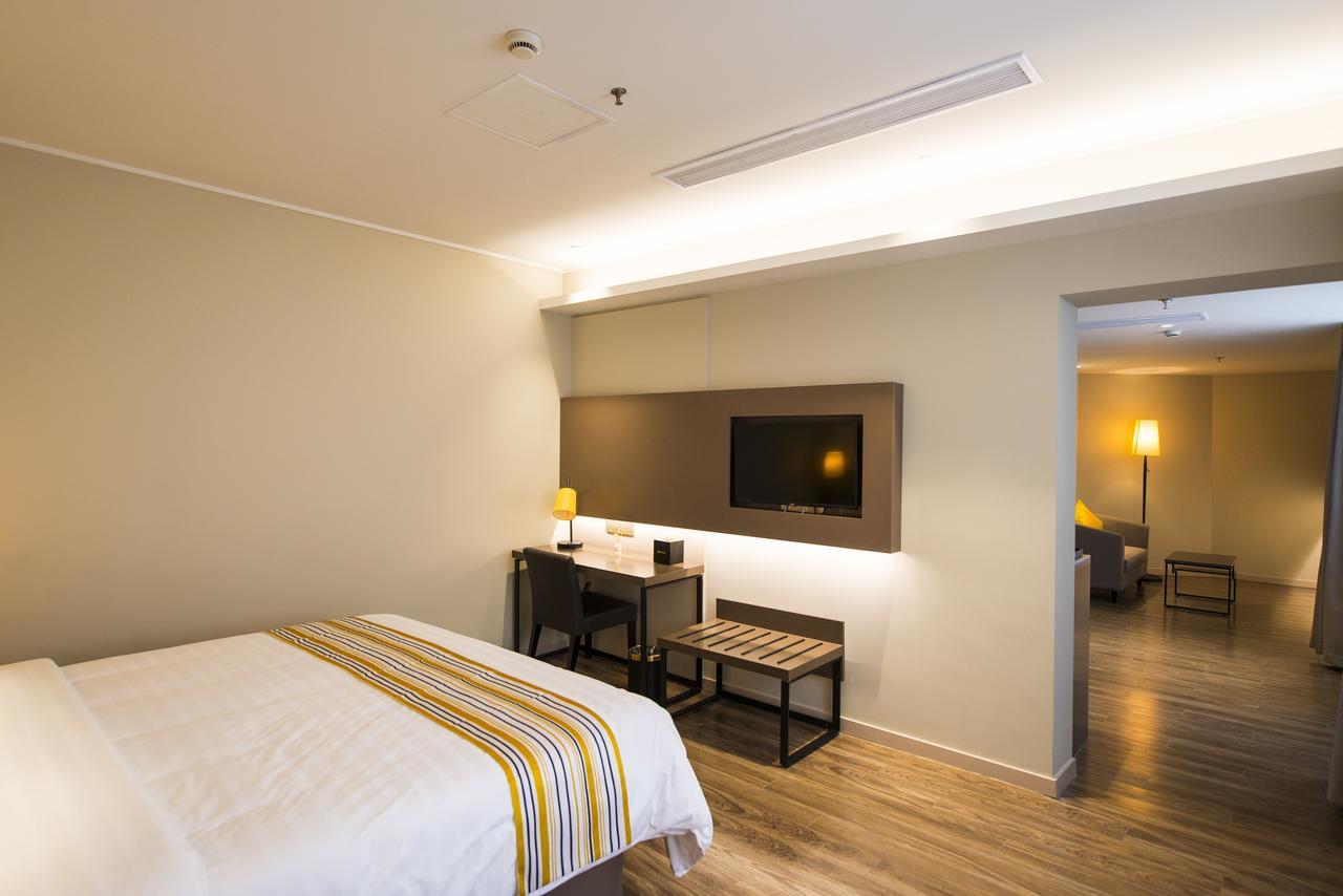 Home Inns Plus Shanghai Xujiahui Branch Eksteriør bilde