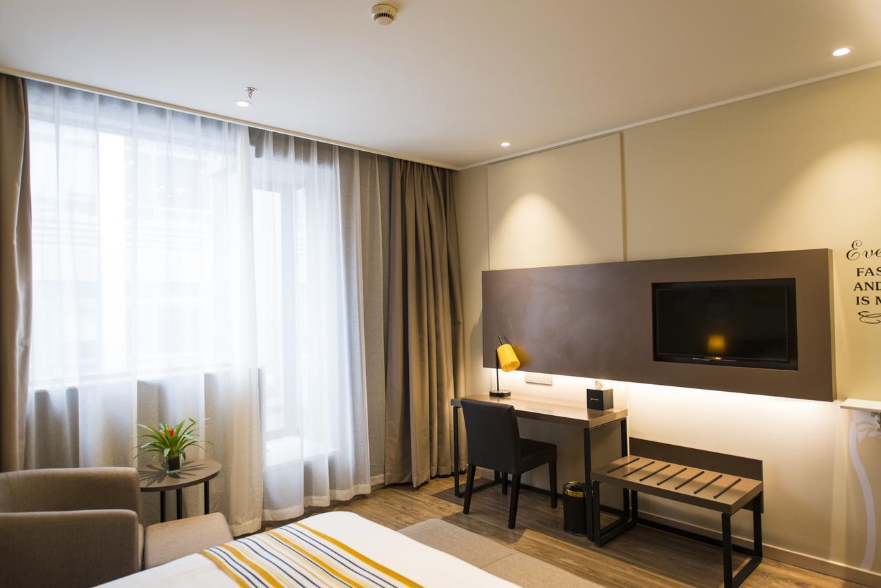 Home Inns Plus Shanghai Xujiahui Branch Eksteriør bilde