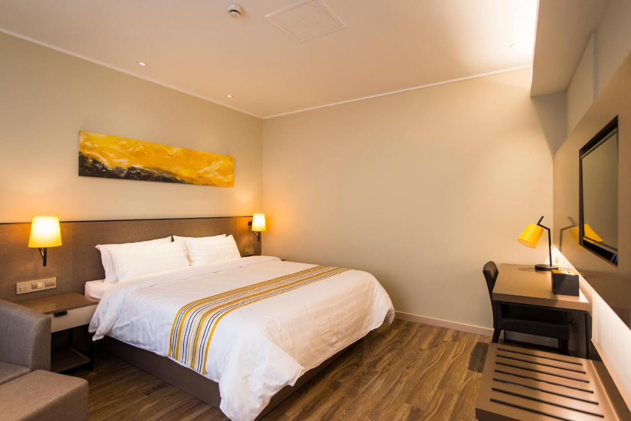 Home Inns Plus Shanghai Xujiahui Branch Eksteriør bilde